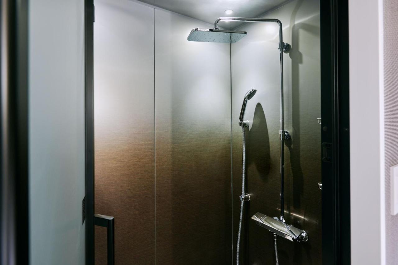 Gaming Cave Shower,1426351671:JPEG