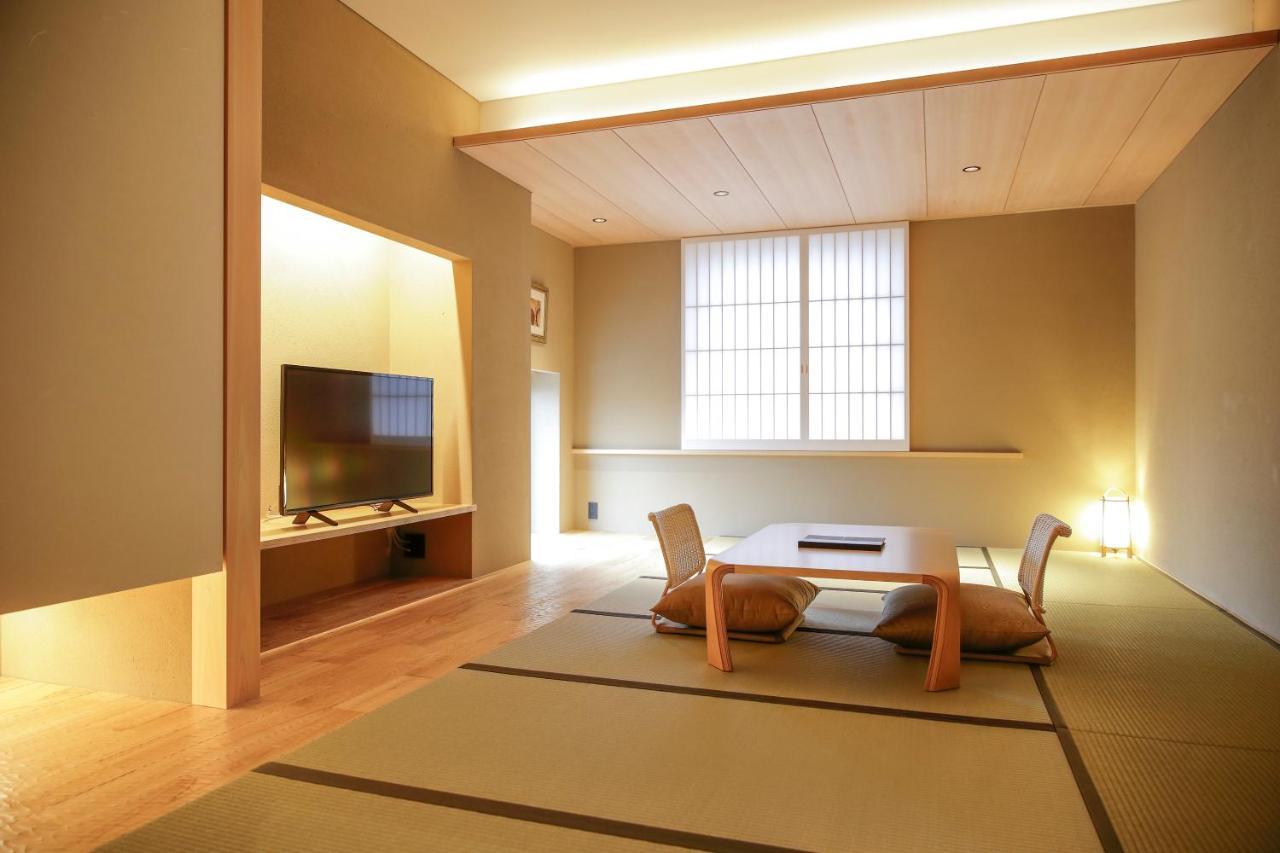 Dreibettzimmer mit Badewanne