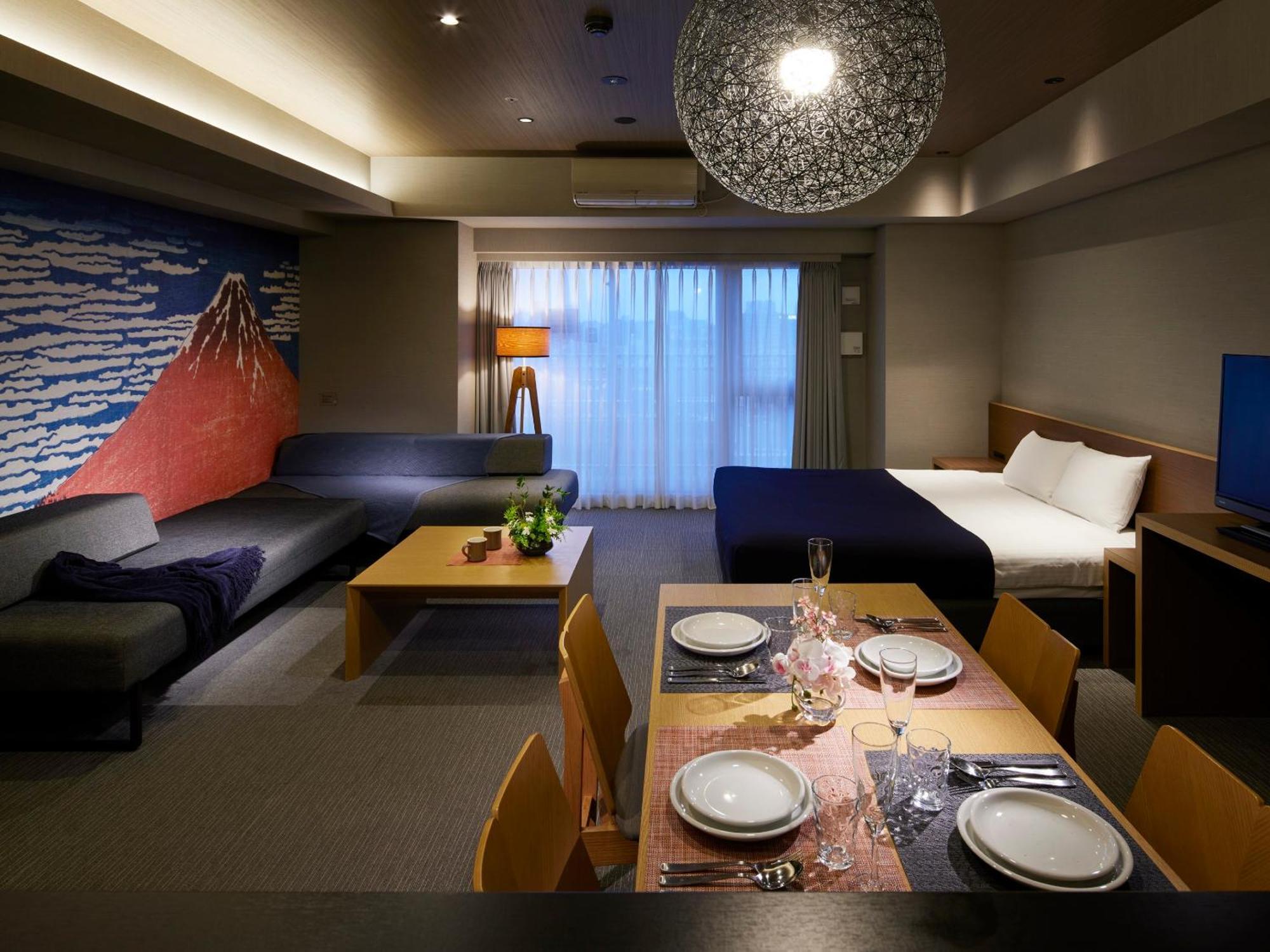 Deluxe King Suite