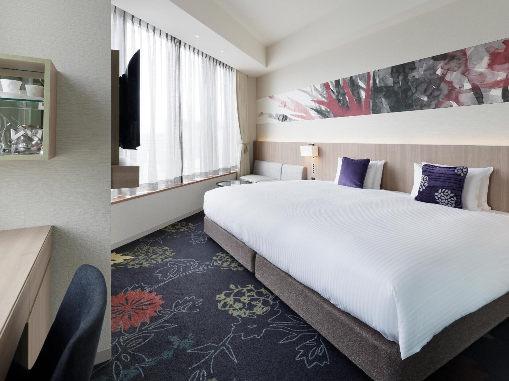 Superior Wide King Room