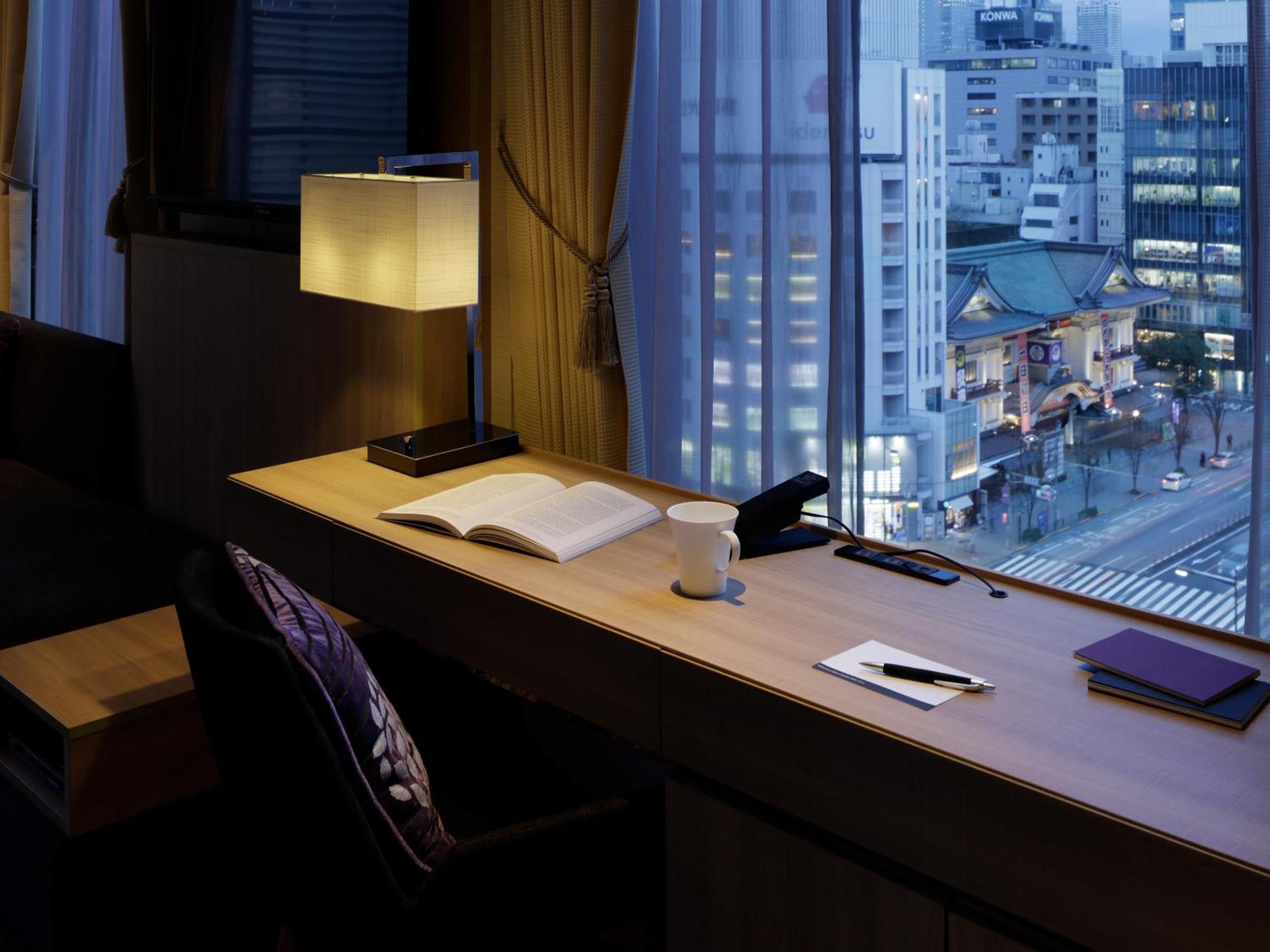 Deluxe Corner Twin Room