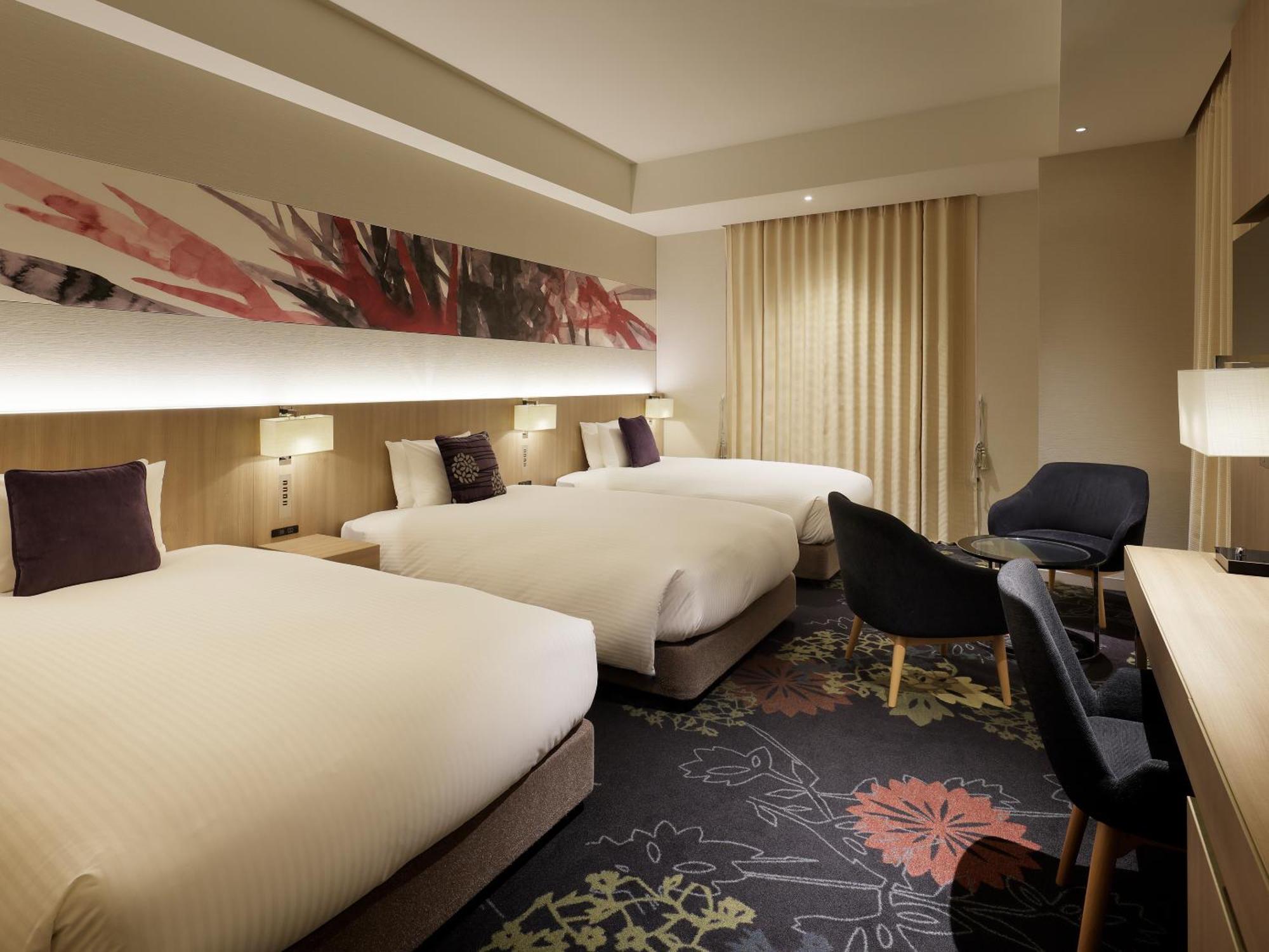 Deluxe Corner Triple Room