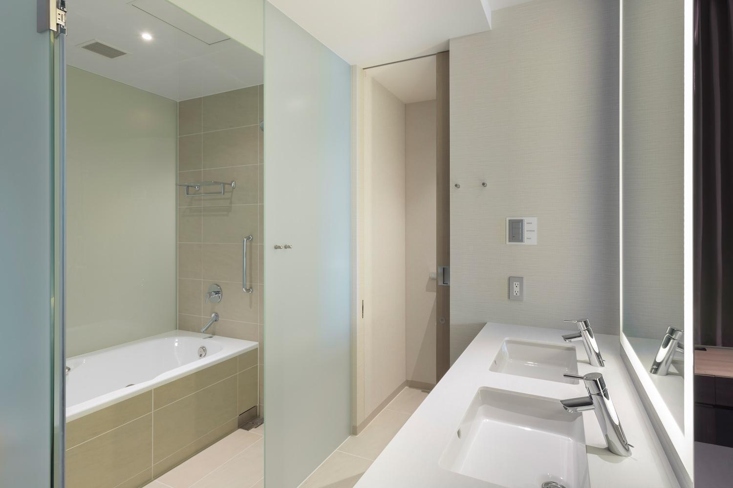 Deluxe Corner Twin Room