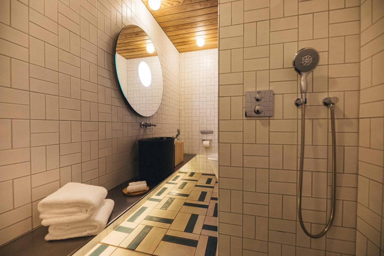 K5 Room Shower