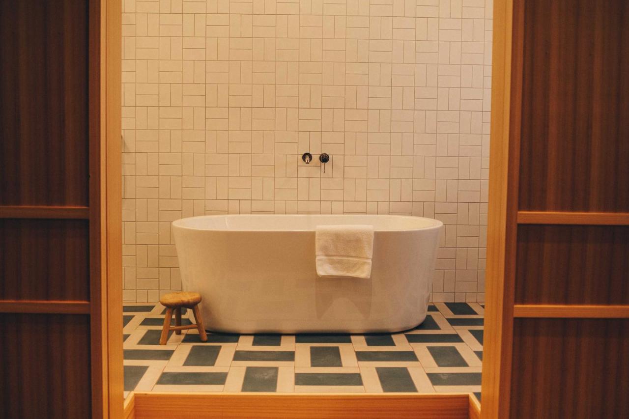 Junior Suite Bathtub